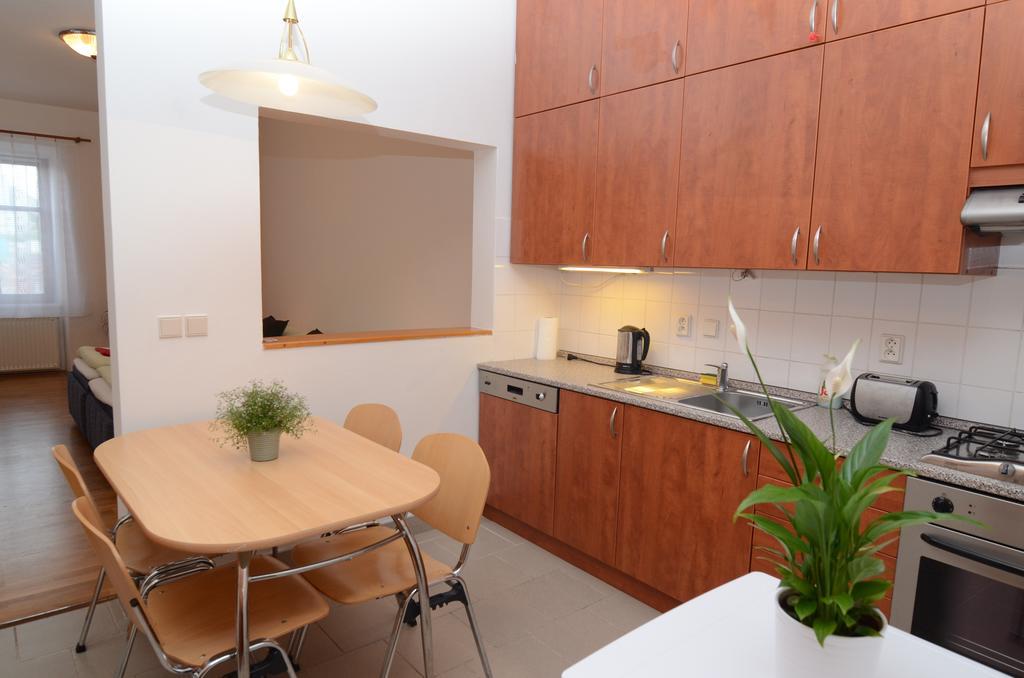 Apartments Karlin Prag Rum bild