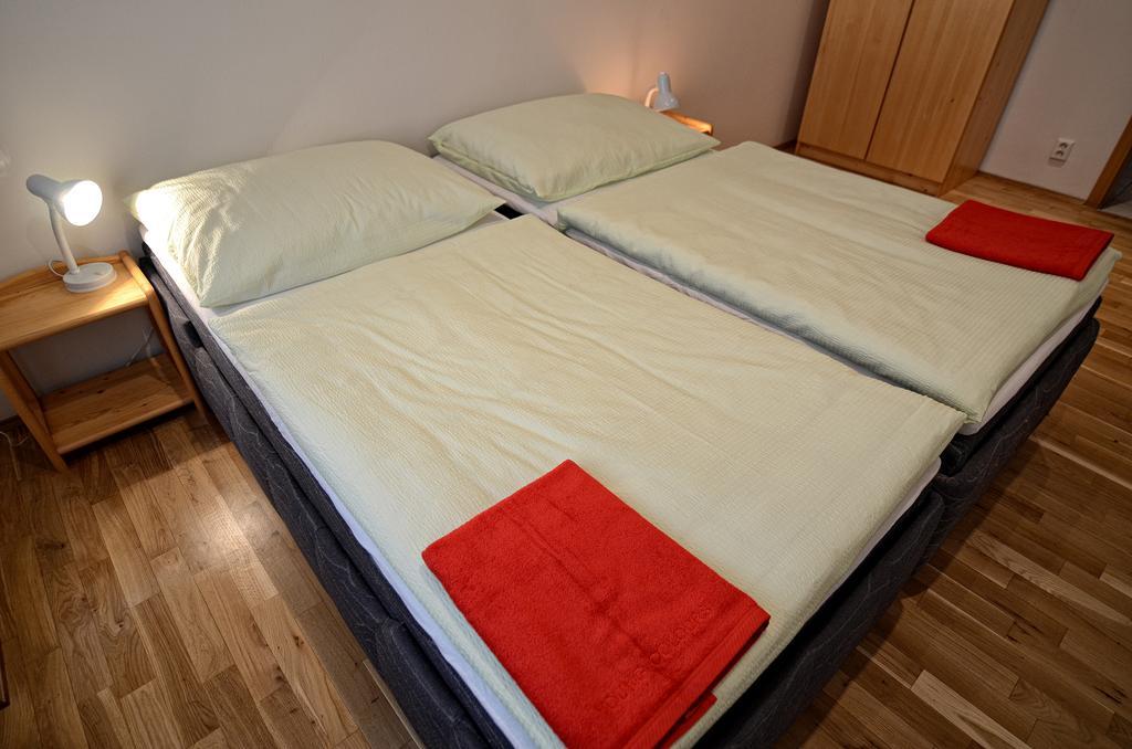 Apartments Karlin Prag Rum bild