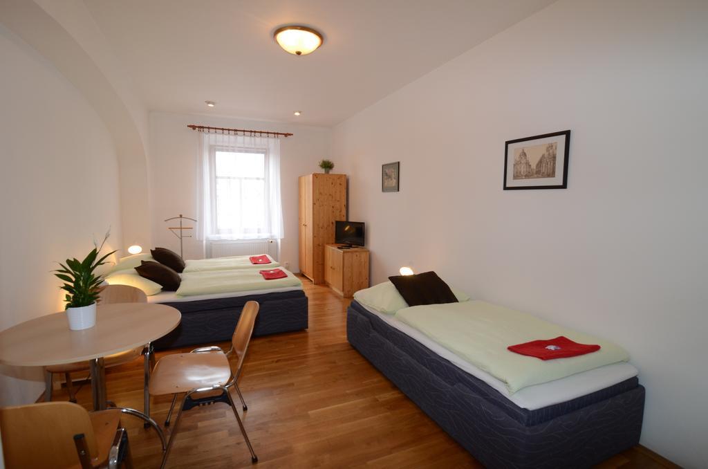 Apartments Karlin Prag Rum bild