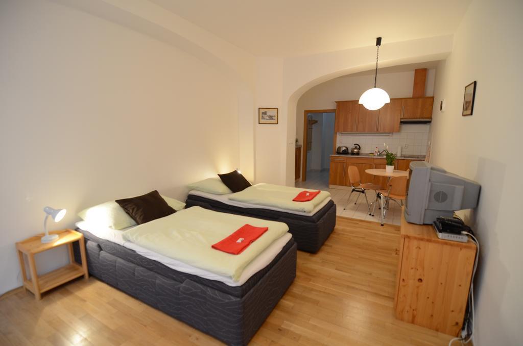 Apartments Karlin Prag Rum bild
