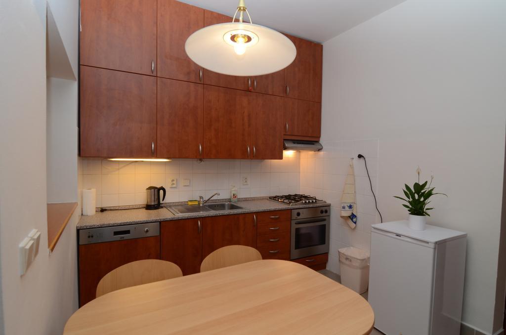 Apartments Karlin Prag Rum bild