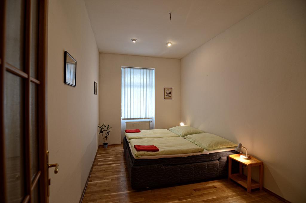 Apartments Karlin Prag Rum bild