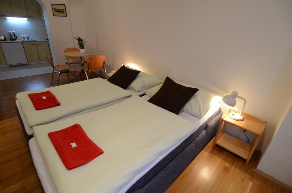 Apartments Karlin Prag Rum bild