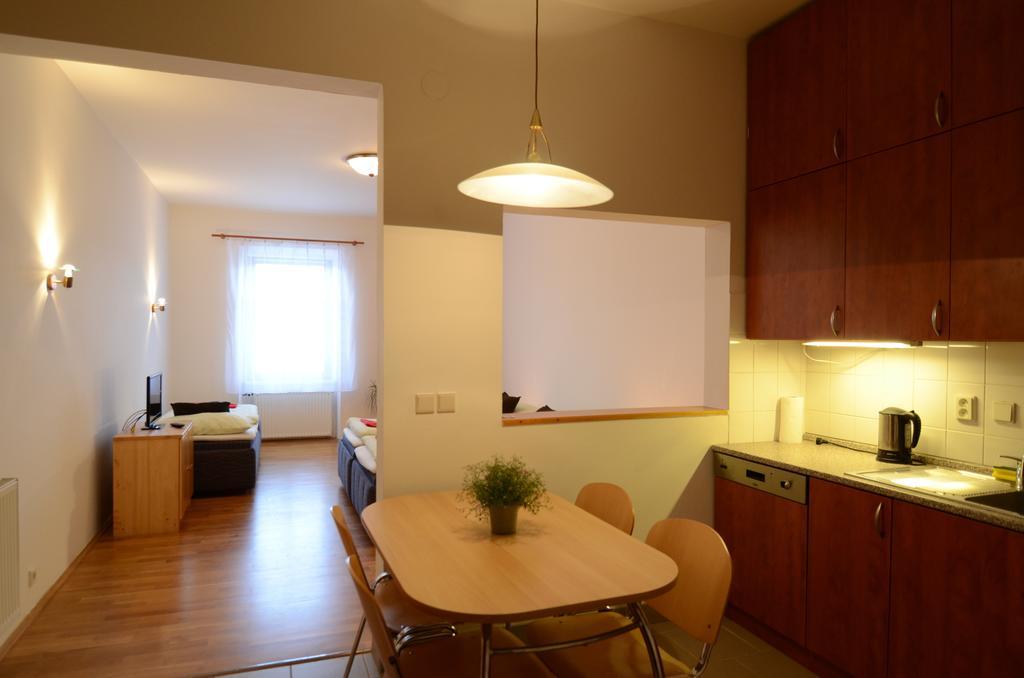 Apartments Karlin Prag Rum bild
