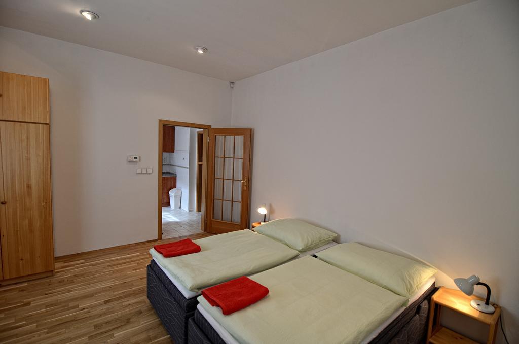 Apartments Karlin Prag Rum bild