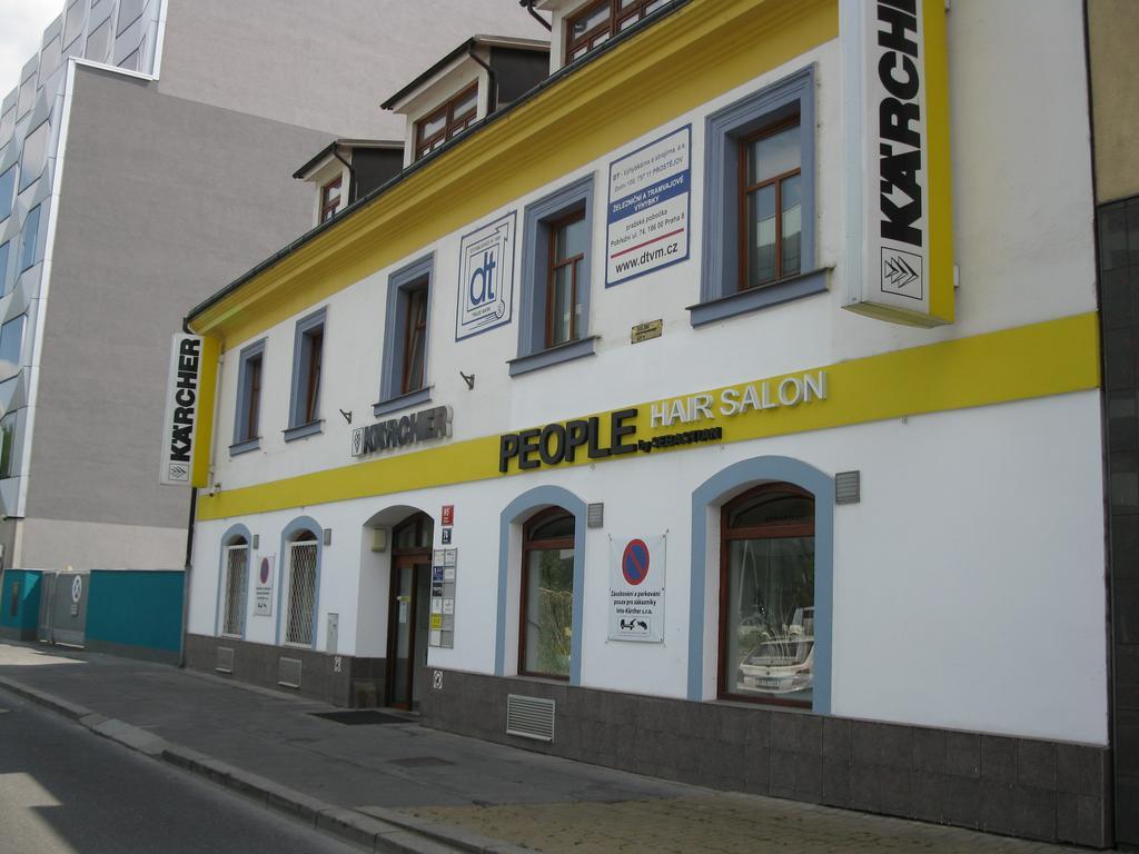 Apartments Karlin Prag Exteriör bild