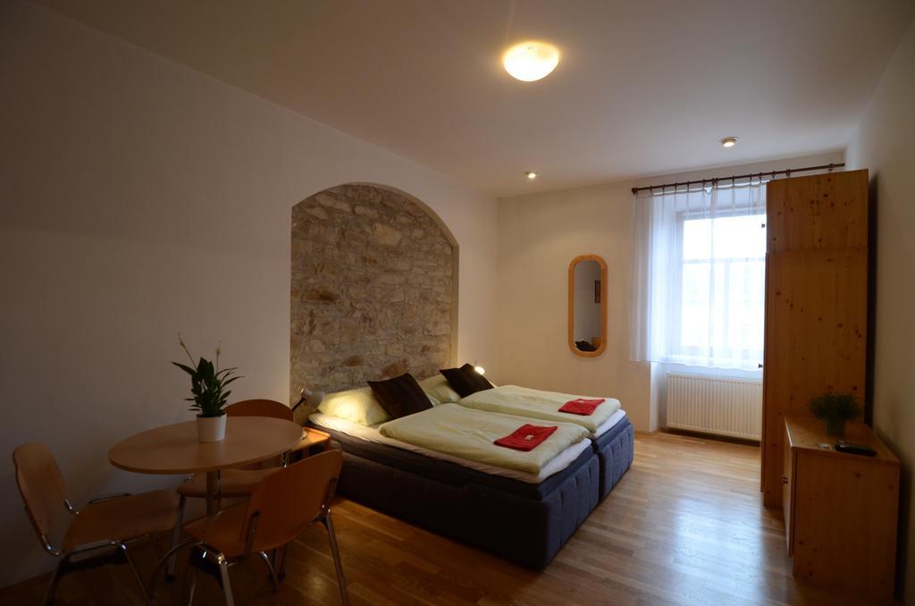 Apartments Karlin Prag Rum bild